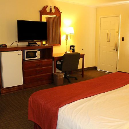 Lake View Inn & Suites Killen Екстер'єр фото