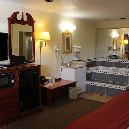 Lake View Inn & Suites Killen Екстер'єр фото