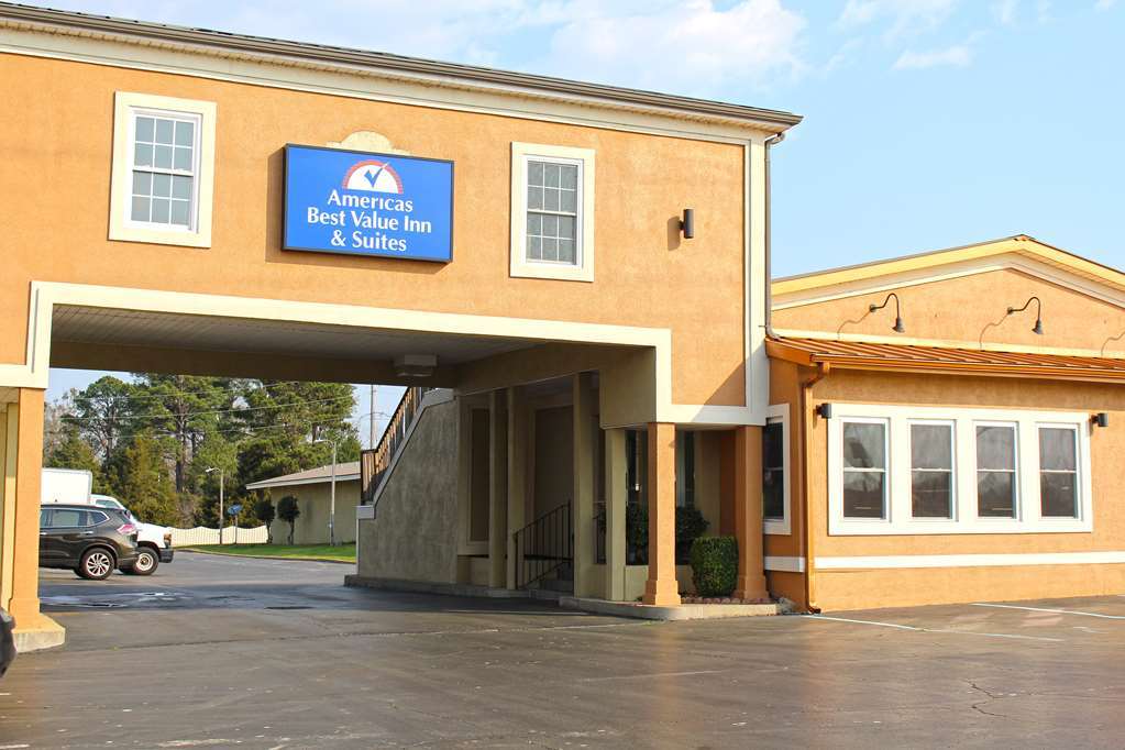 Lake View Inn & Suites Killen Екстер'єр фото