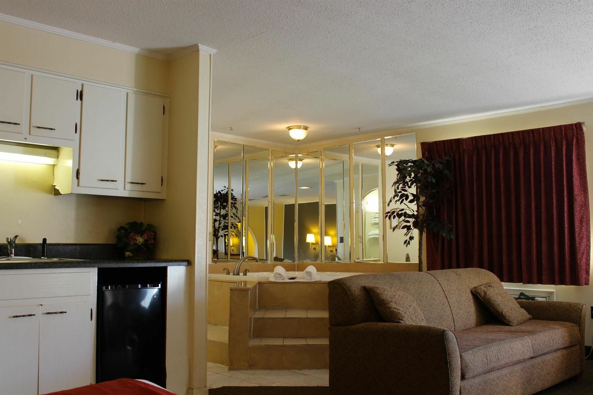 Lake View Inn & Suites Killen Екстер'єр фото